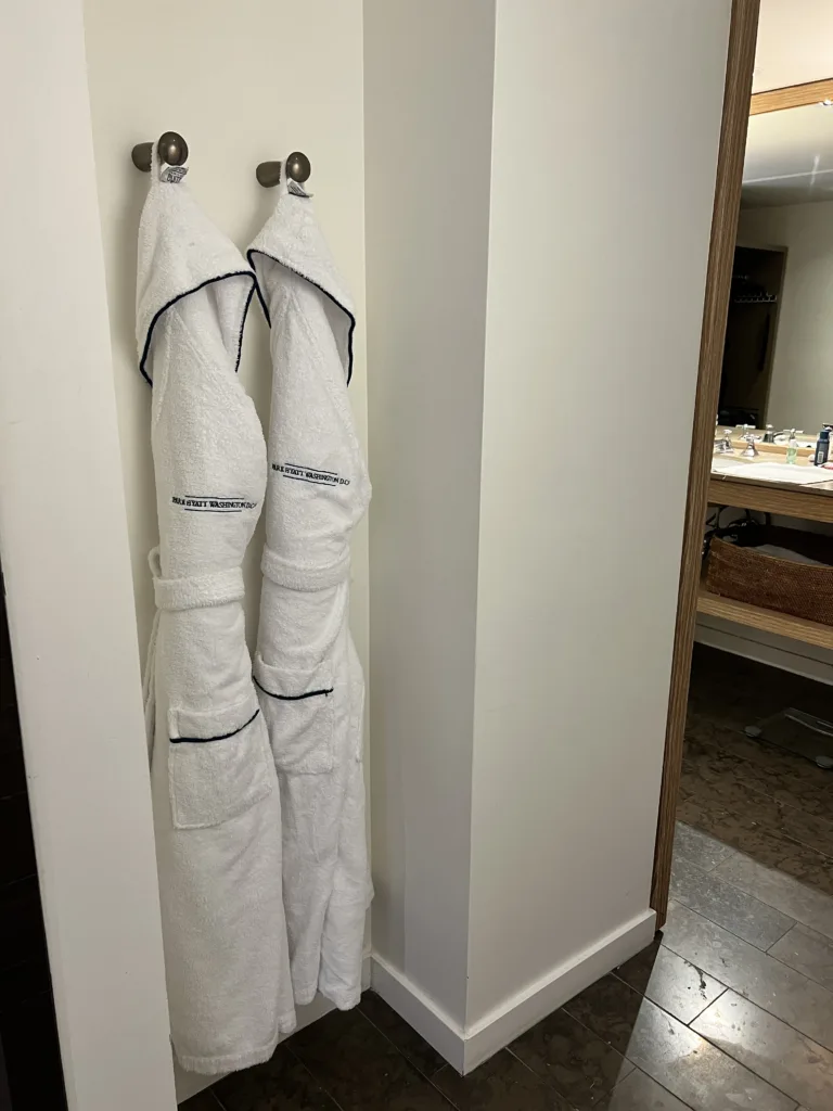 Hotel Robes