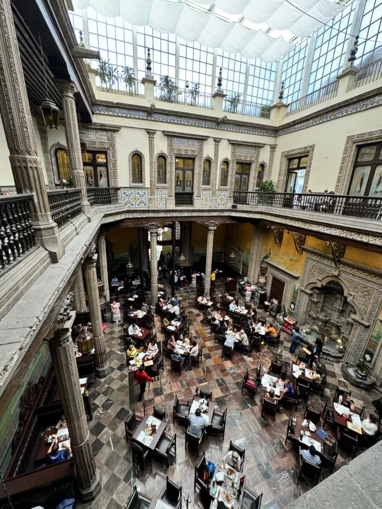 Casa de los Azulejos restaurant